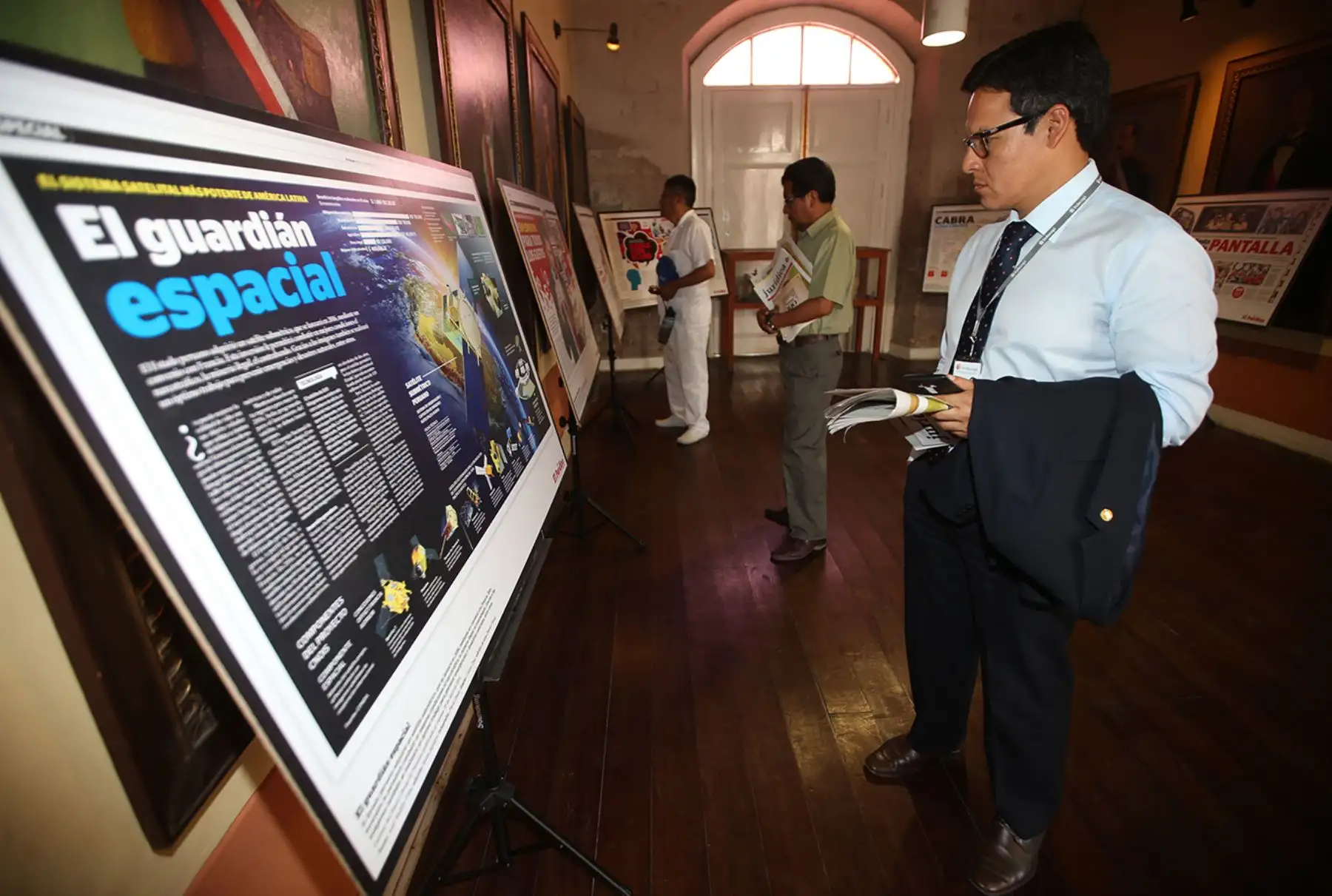 TACNA, PERÚ - FEBRERO 18. El Director del Diario Oficial El Peruano, Félix Paz, inauguró la muestra itinerante de dicho medio con motivo de las celebraciones por sus 190 años en la Casa Zela de Tacna.

Foto: ANDINA/Juan Carlos Guzmán Negrini.