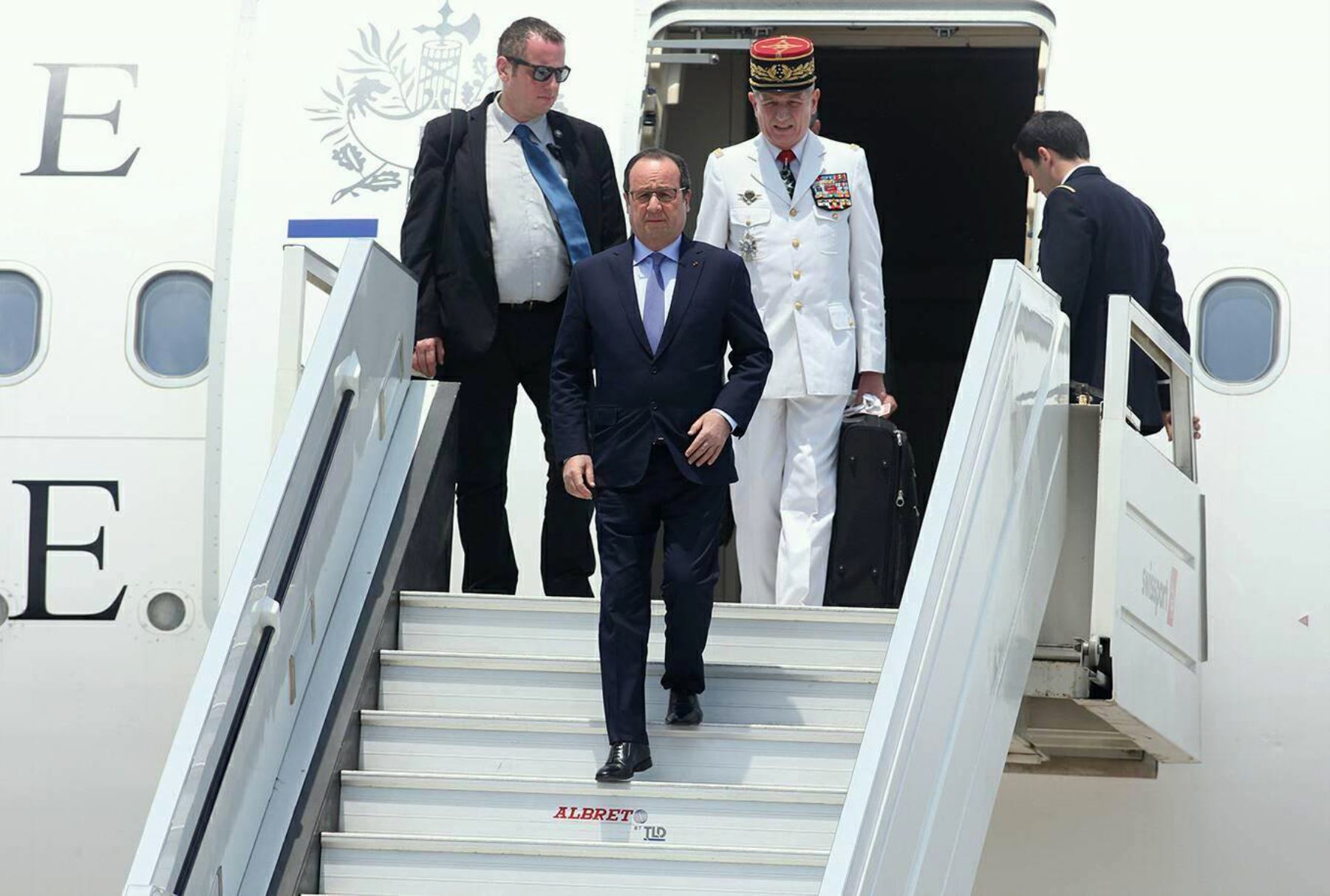 LIMA,PERÚ-FEBRERO 23. Presidente de Francia, François Hollande, llegó al Perú en visita oficial. Foto: ANDINA/ Juan Carlos Guzman