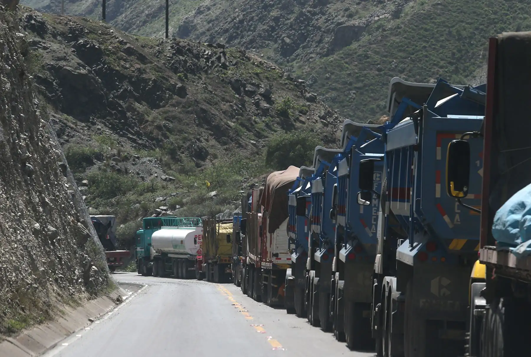 LIMA PERÚ, FEBRERO 26. Huayco en el kilometro 82 de la carretera central deja la vía bloqueada. Foto: ANDINA/Melina Mejía