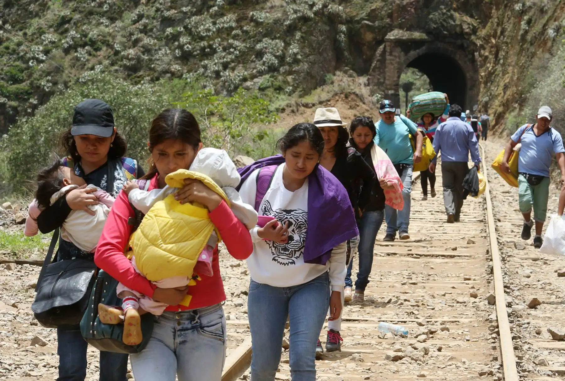 LIMA PERÚ, FEBRERO 26. Huayco en el kilometro 82 de la carretera central deja la vía bloqueada. Foto: ANDINA/Melina Mejía