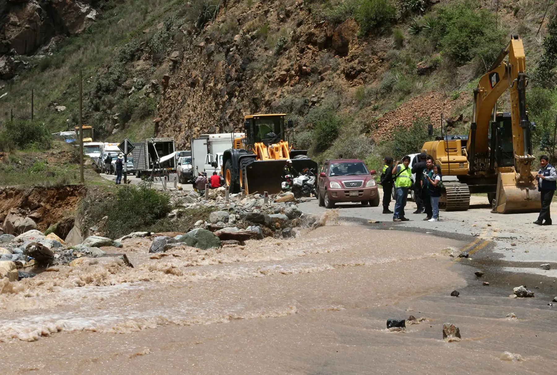 LIMA PERÚ, FEBRERO 26. Huayco en el kilometro 82 de la carretera central deja la vía bloqueada. Foto: ANDINA/Melina Mejía