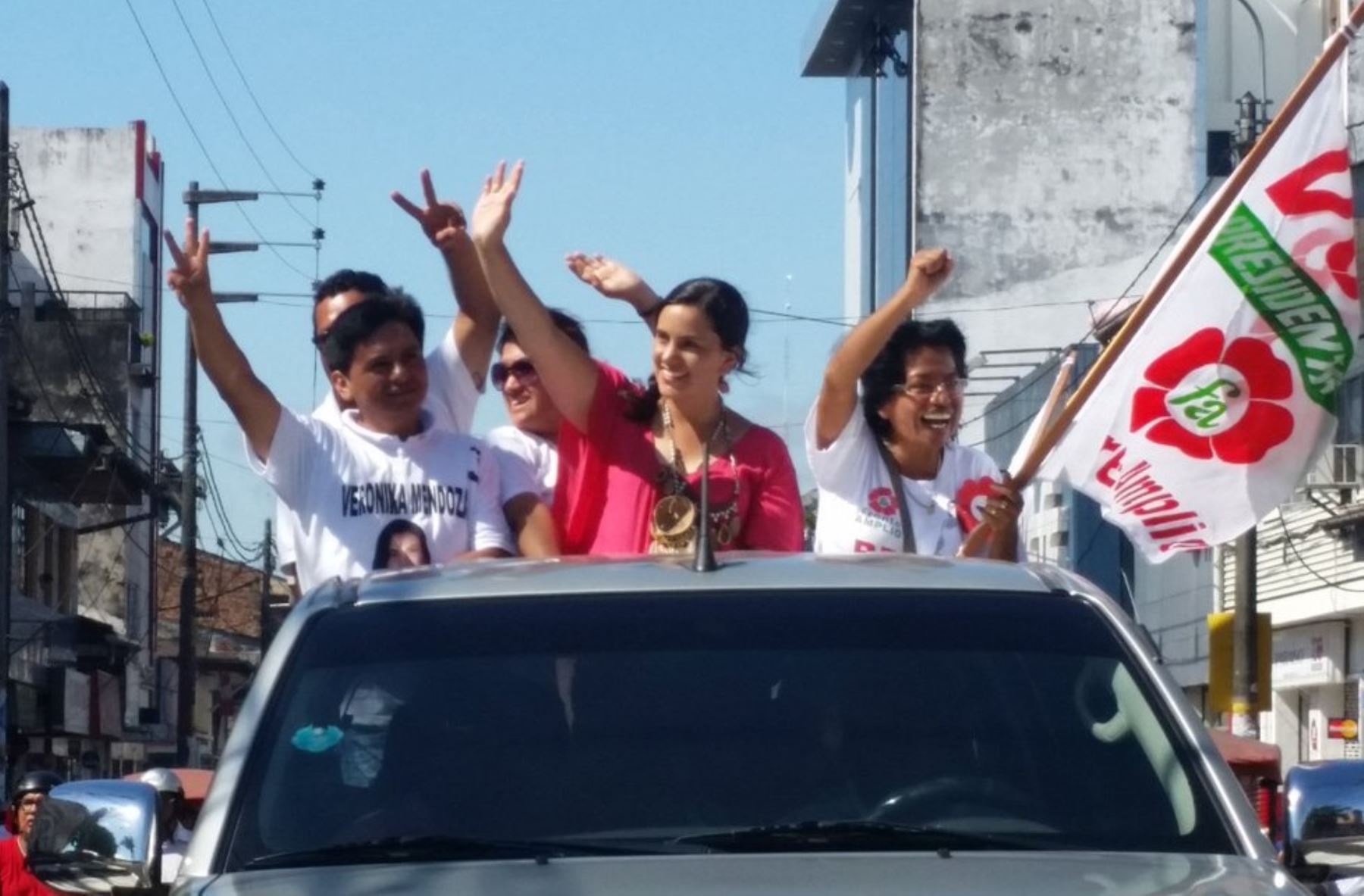 Candidata del Frente Amplio, Verónika Mendoza, en Iquitos. Foto: Twitter.