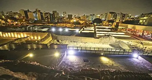 Huaca Pucllana de noche. Foto: ANDINA