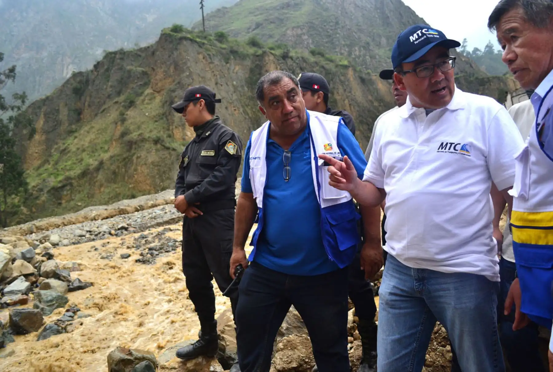 LIMA,PERÚ-FEBRERO 27. Ministro de Transportes y Comunicaciones, José Gallardo Ku, y Superintendenta de Transporte Terrestre de Personas (SUTRAN), María Jara, presentaron evaluación de trabajos por emergencia en la carretera central. Foto: ANDINA/Diana Marcelo