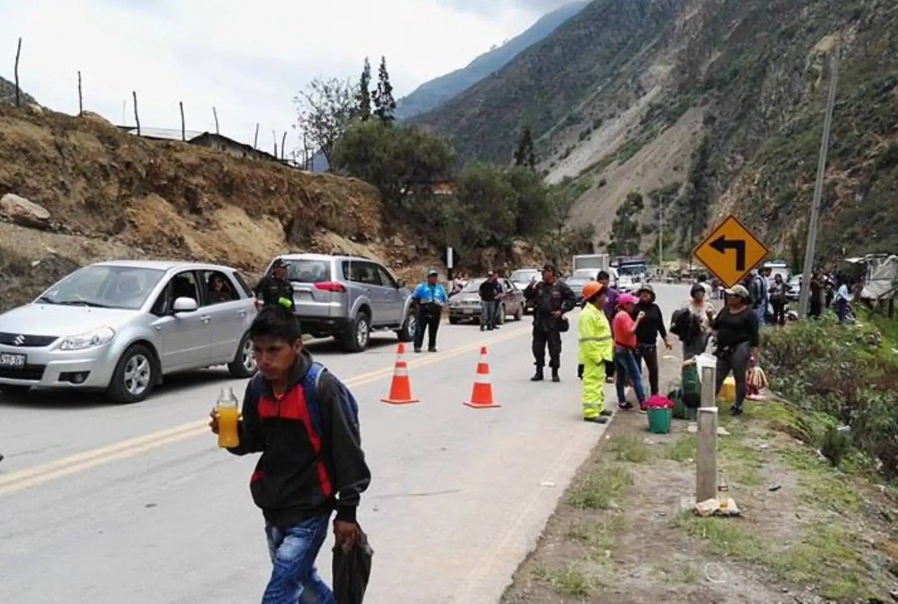 LIMA PERÚ, FEBRERO 29.Desborde del río Rímac a la altura del kilómetro 79 de la Carretera Central. Foto: ANDINA/ Hector Vinces