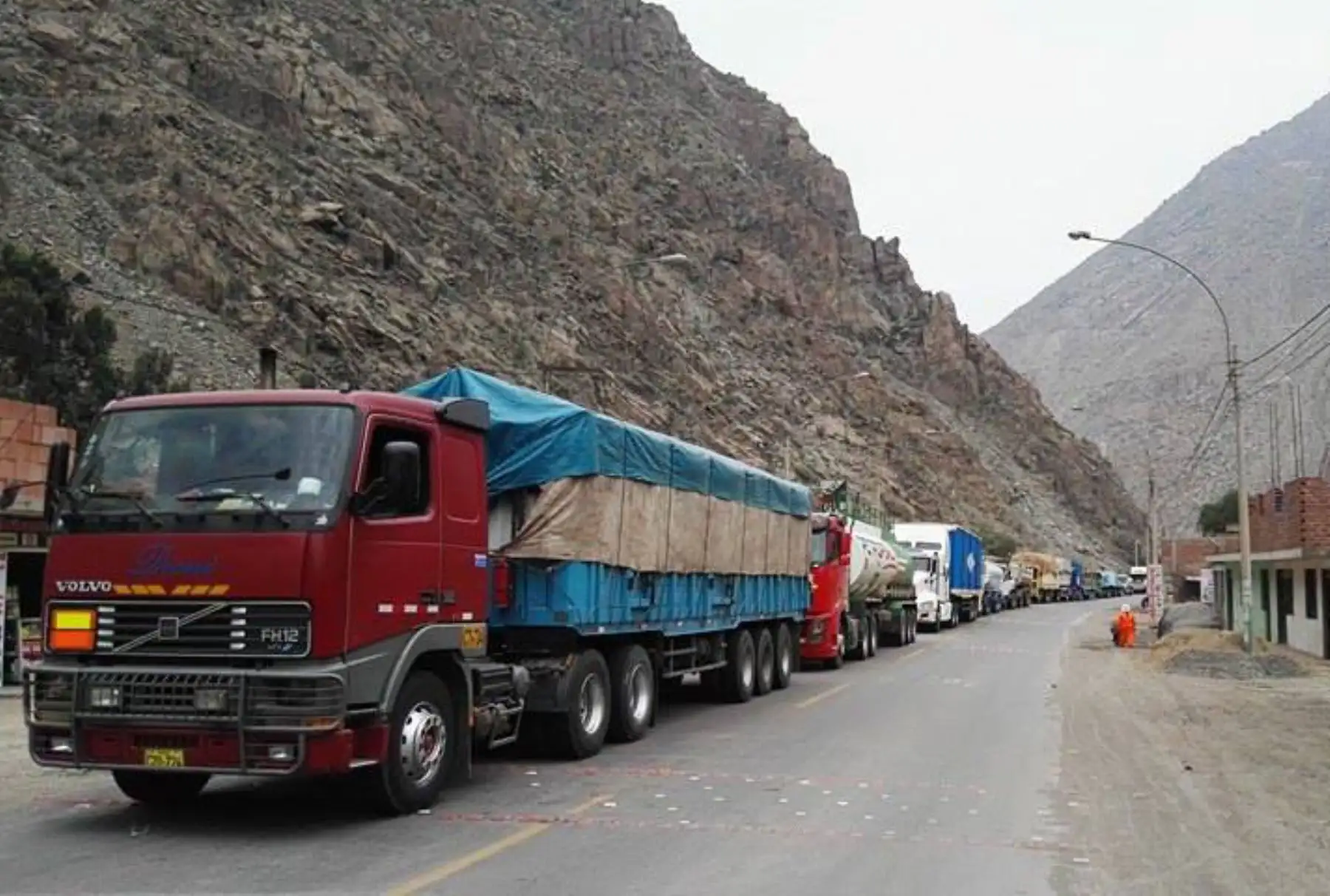 LIMA PERÚ, FEBRERO 29.Desborde del río Rímac a la altura del kilómetro 79 de la Carretera Central. Foto: ANDINA/ Hector Vinces