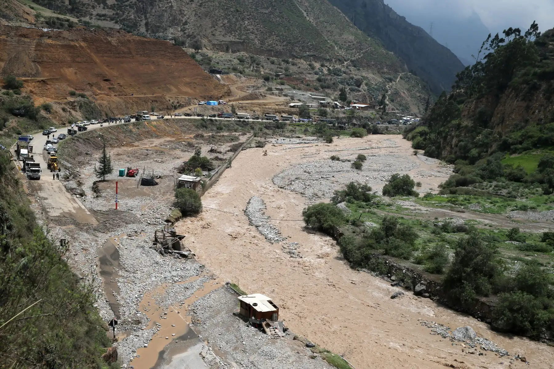 LIMA,PERÚ-MARZO 01 .  Desborde del rio Rimac en Chacahuari ,carretera central. Foto: ANDINA/Norman Córdova