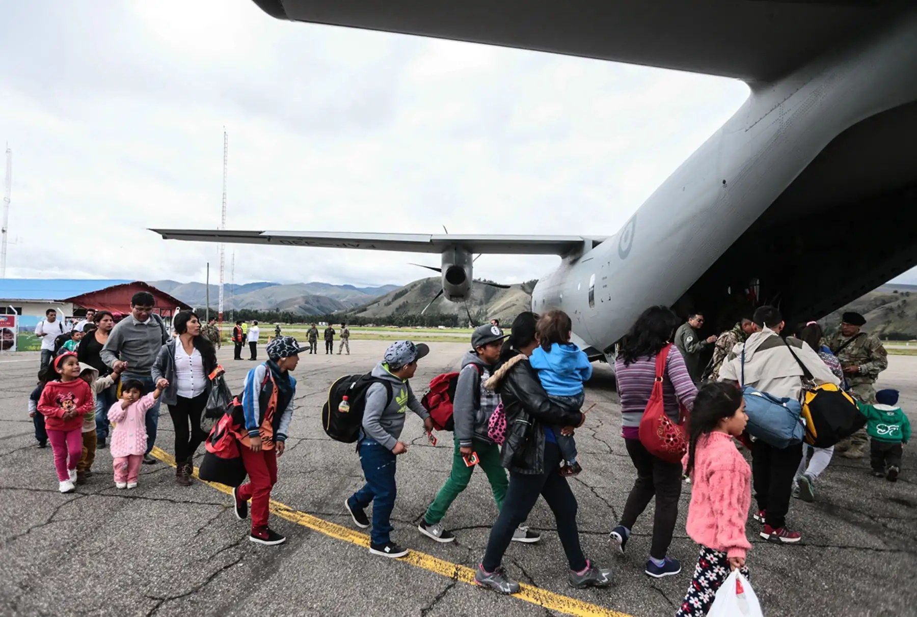 JAUJA,PERÚ-MARZO 01 . Un puente aéreo entre Lima y Jauja se implementó en respuesta a la emergencia que atraviesa la carretera Central debido a la caída de huaicos.  Foto: ANDINA/Carlos Lezama