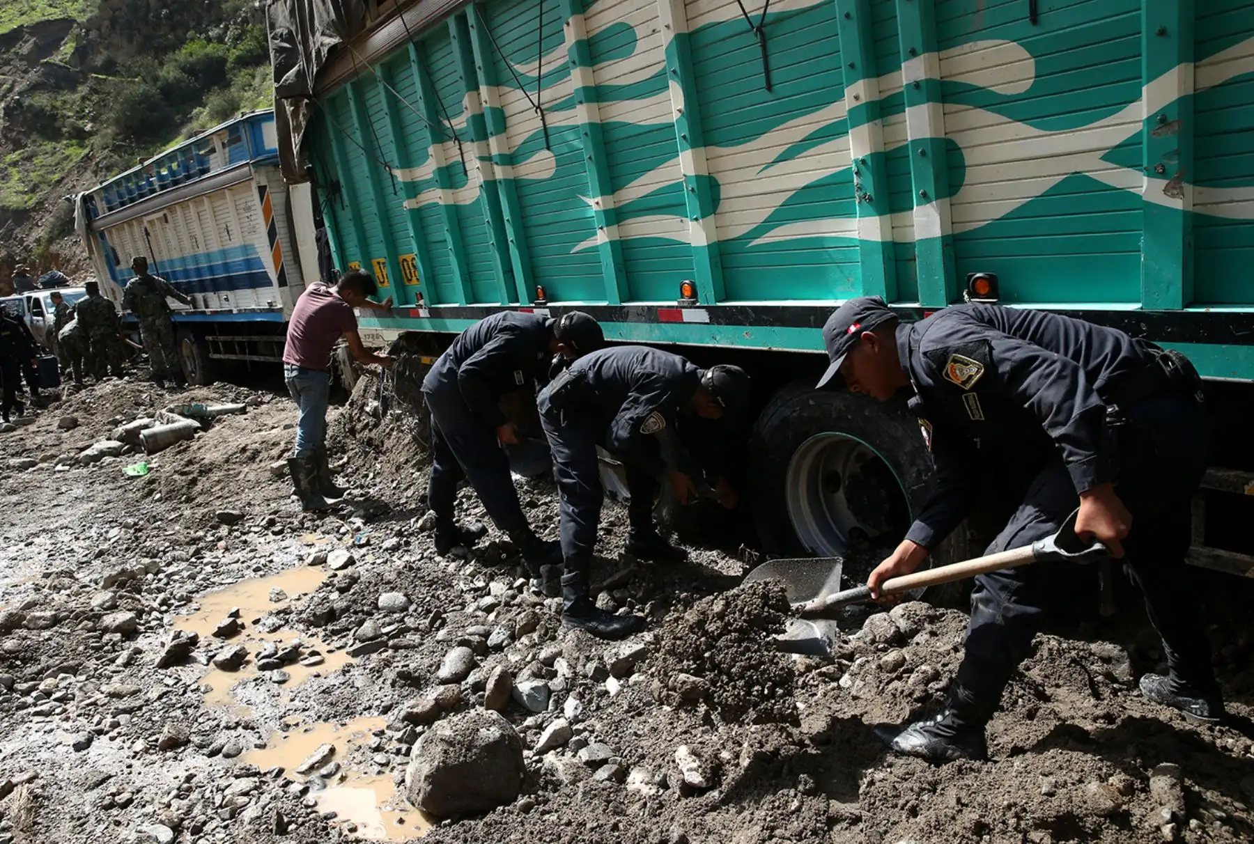 LIMA PERÚ, MARZO 2. Continúan los trabajos para desbloquear la carretera central. Foto: ANDINA/Melina Mejía