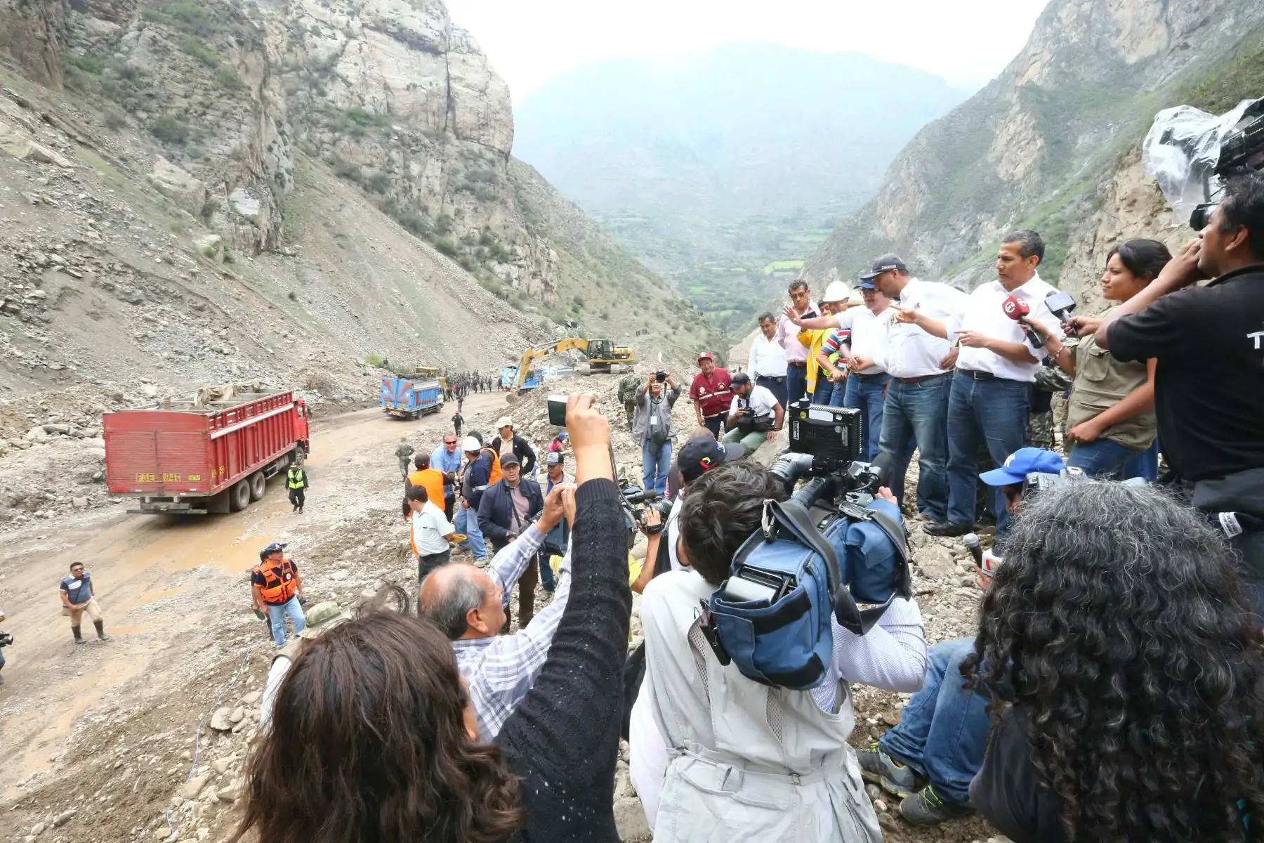 Presidente Ollanta Humala inspecciona trabajos de limpieza en la carretera Central.Foto: ANDINA/Prensa Presidencia