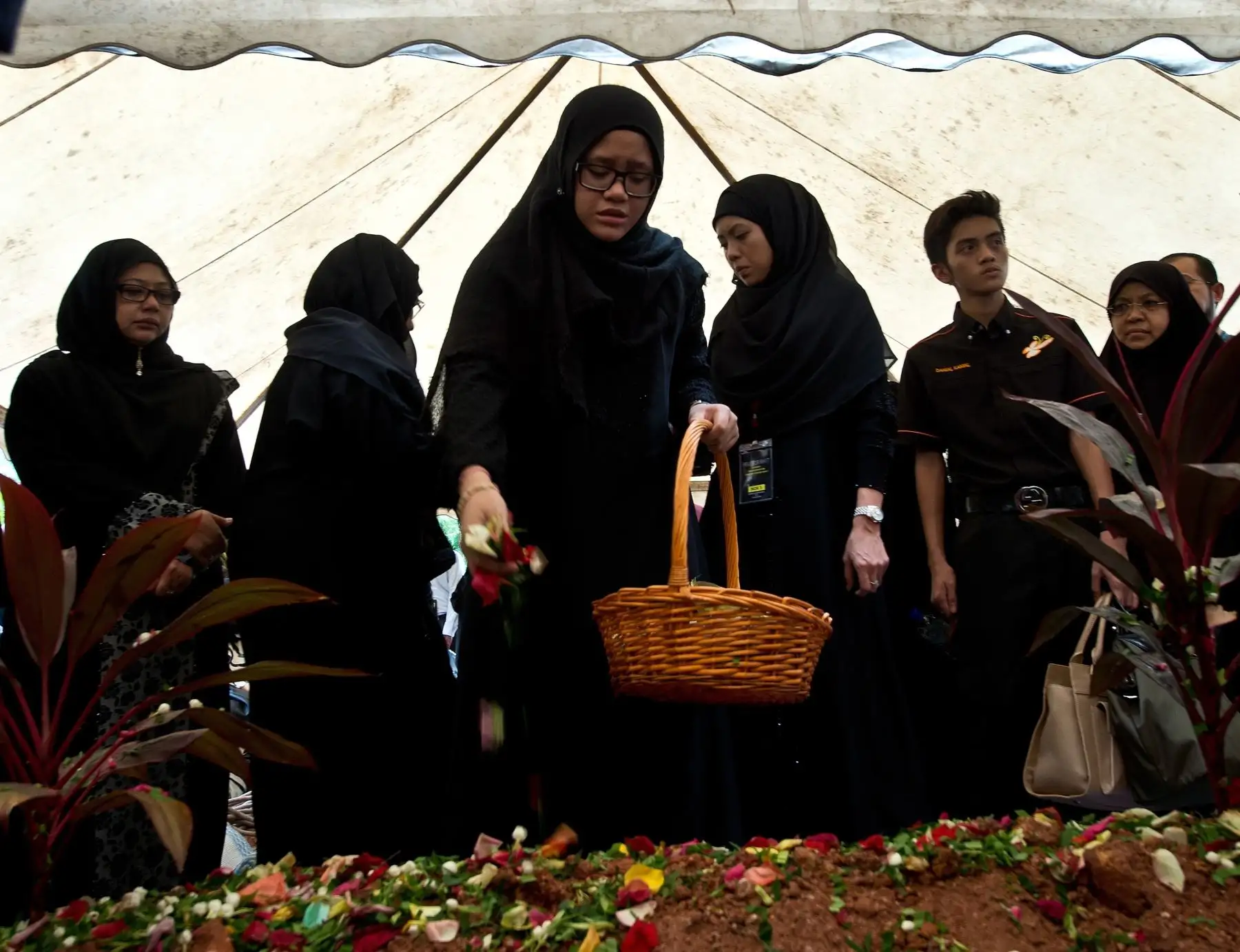 Familiares del avión desparecido de Malaysia Airlines piden que continúe la búsqueda. Foto: AFP
