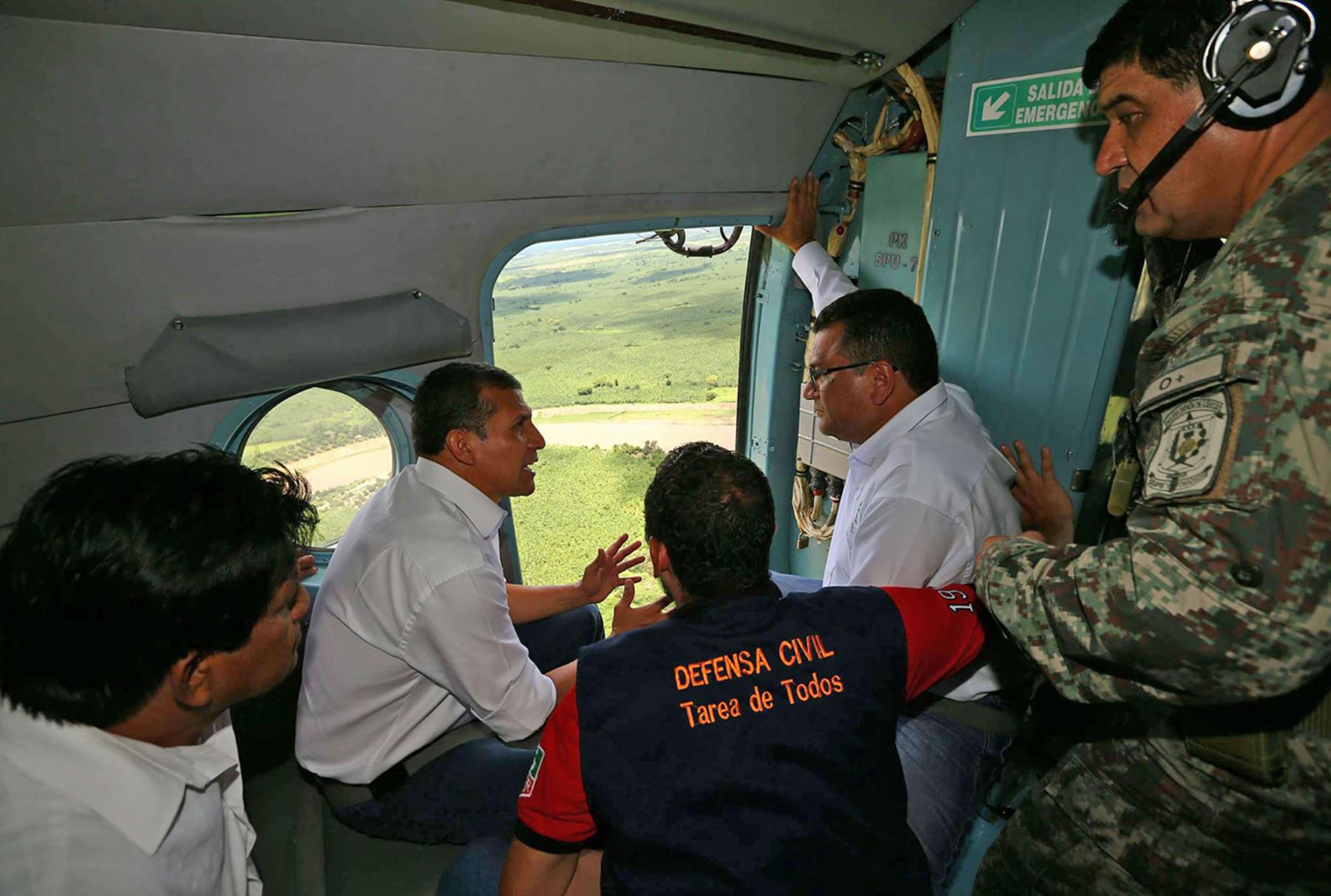El Presidente Ollanta Humala inspeccionó por vía aérea los ríos Tumbes y Zarumilla, así como diversas zonas de la región Tumbes que se han visto afectadas por la presencia de fuertes lluvias. Foto: ANDINA/ Prensa Presidencia
