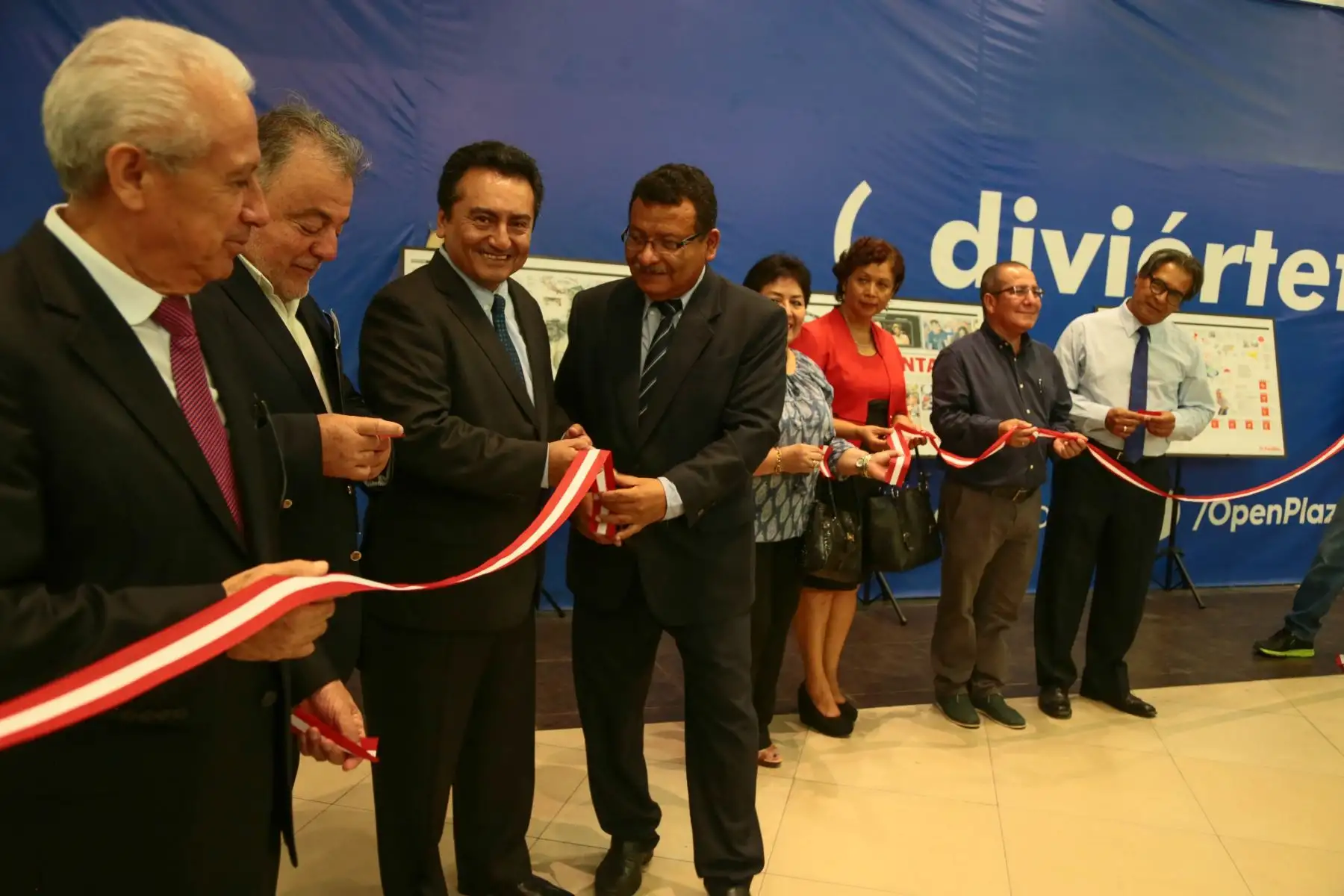 PIURA,PERÚ-MARZO 17. El Diario Oficial El Peruano inauguró hoy la exposición itinerante denominada "190 años… una historia para contar" en el Open Plaza de la ciudad de Piura. Foto: ANDINA/Carlos Lezama