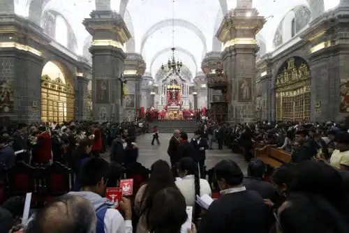 Señor de los Temblores sale en procesión en Cusco. ANDINA/Percy Hurtado