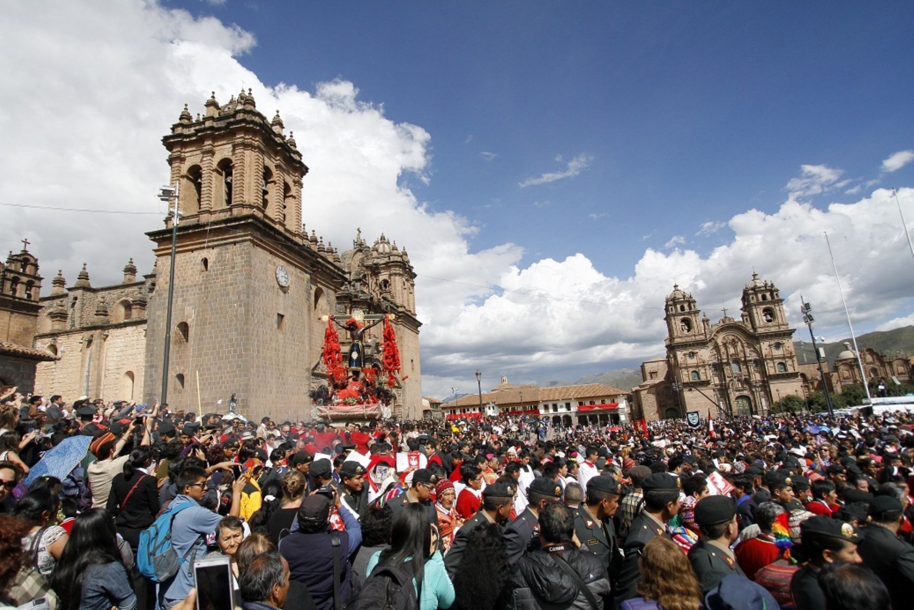 Miles de devotos cusqueños y turistas acudieron a actos en honor del Señor de los Temblores, patrón de Cusco. ANDINA/Percy Hurtado