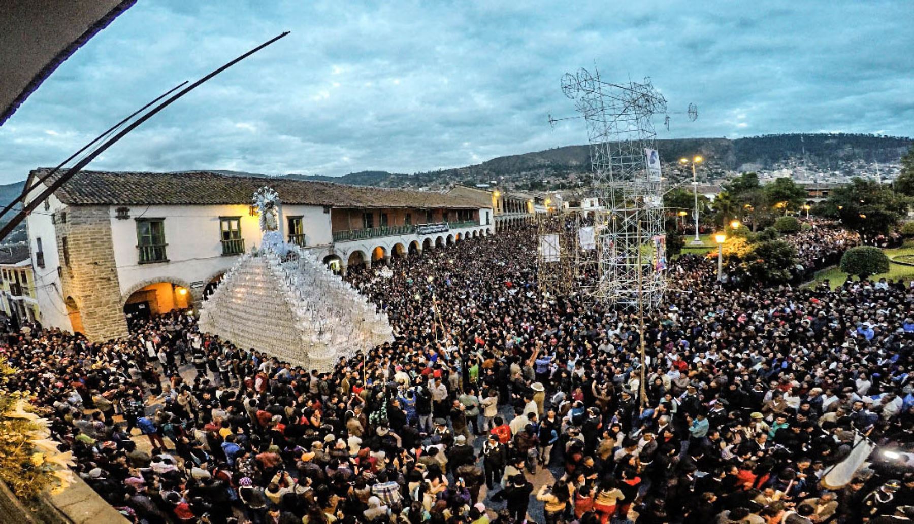 AYACUCHO,PERÚ-MARZO 27.Miles de personas acompañaron la procesión del Cristo Resucitado que se realiza por Domingo de Pascua en Ayacucho.Foto: ANDINA/Carlos Lezama