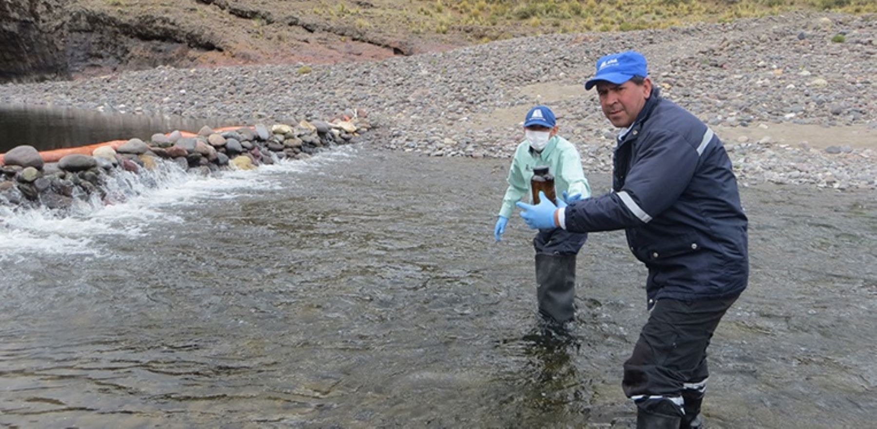 Desde el martes 29 de marzo, se recogen muestras en tres puntos para determinar el impacto en los ríos Cacamayo y Collpamayo.