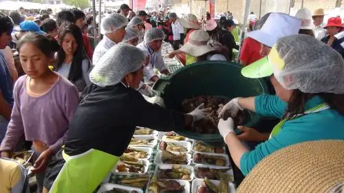 Numerosas personas degustaron la riquísima pachamanca.