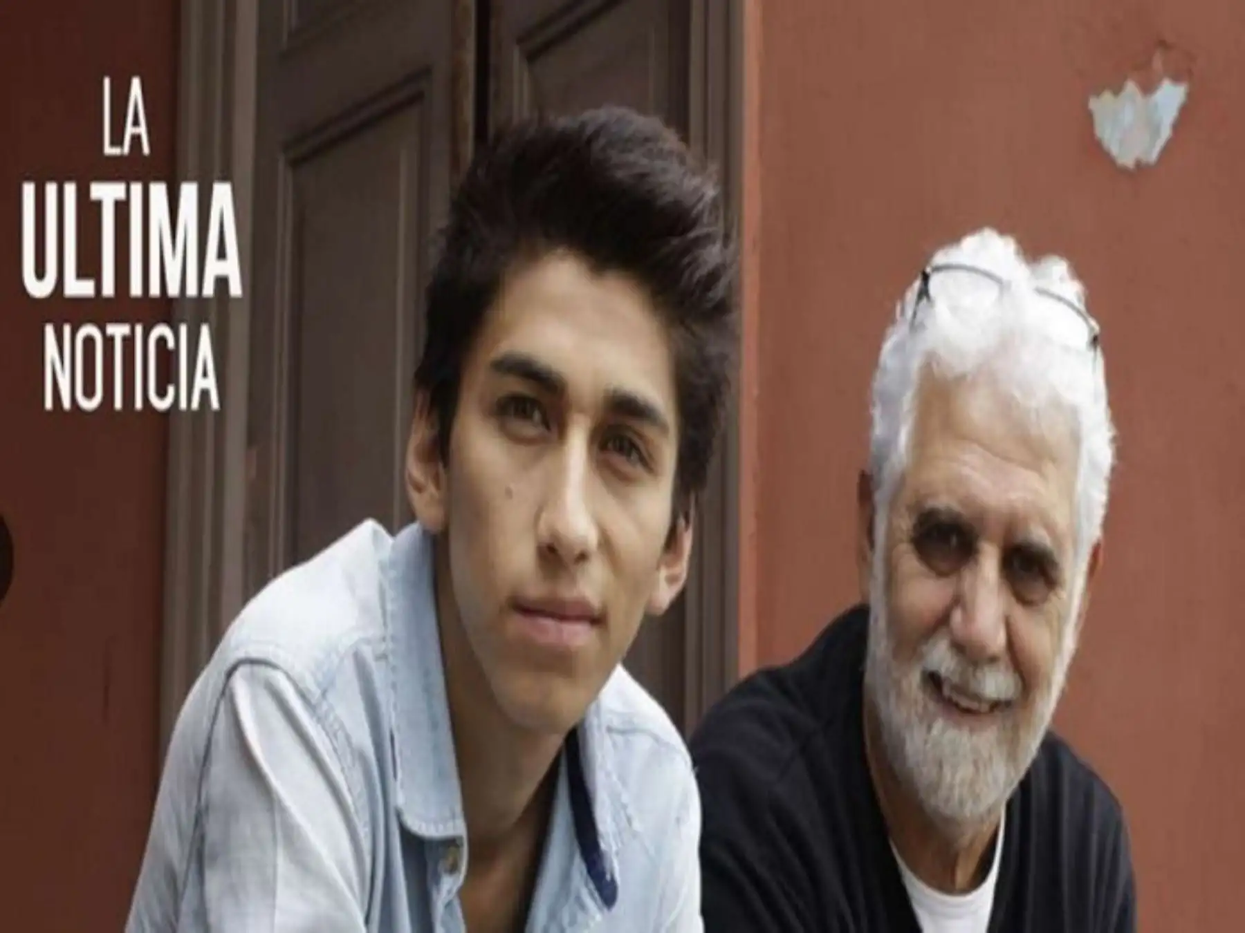 Daniel Lazo junto al director de "La última noticia" Alejandro Legaspi.