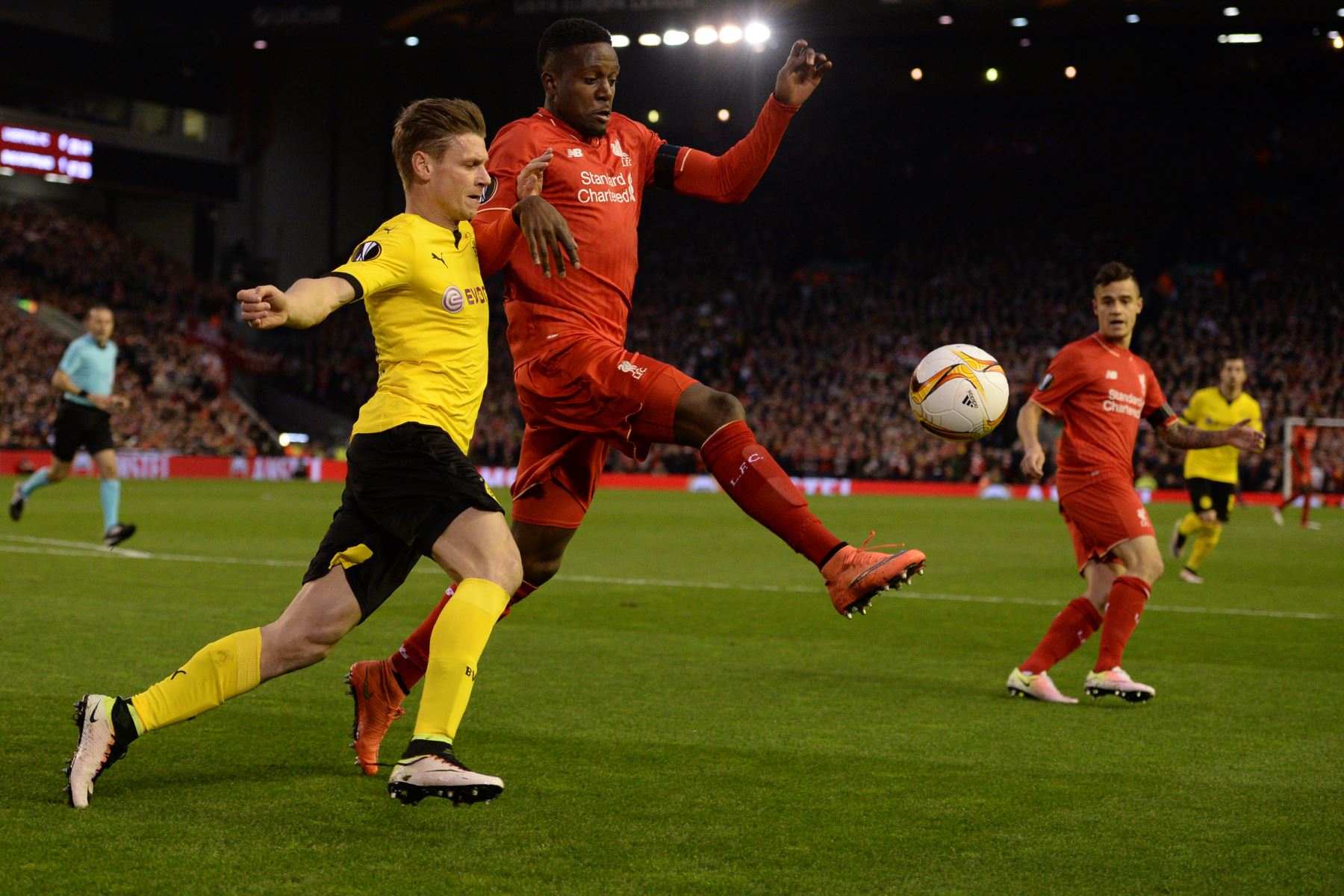Liverpool derrota 4-3 al Borussia Dortmund y avanza las semifinales de la Liga Europa. Foto: AFP.