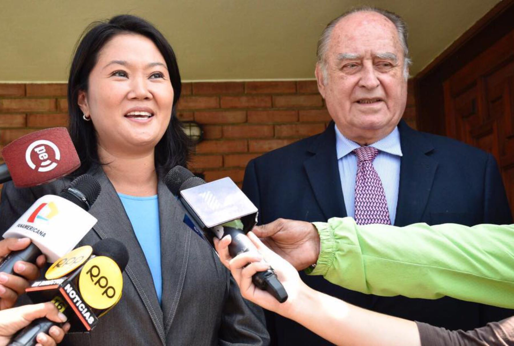 Keiko Fujimori visitó a excandidato Ántero Flores-Aráoz.