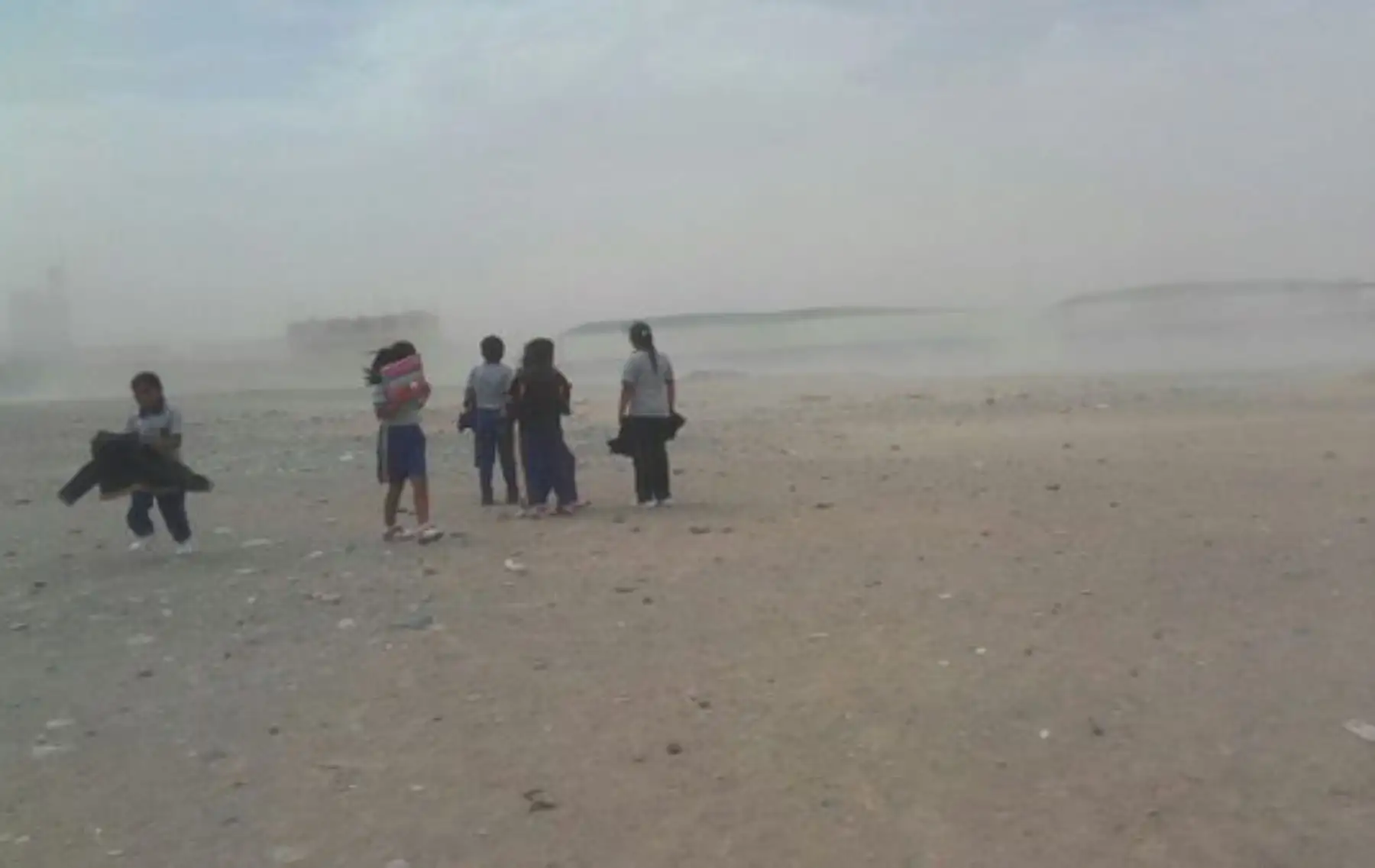 Además de fuertes vientos  se espera lloviznas, nieblas y/o neblina a lo largo del litoral. INTERNET/Medios