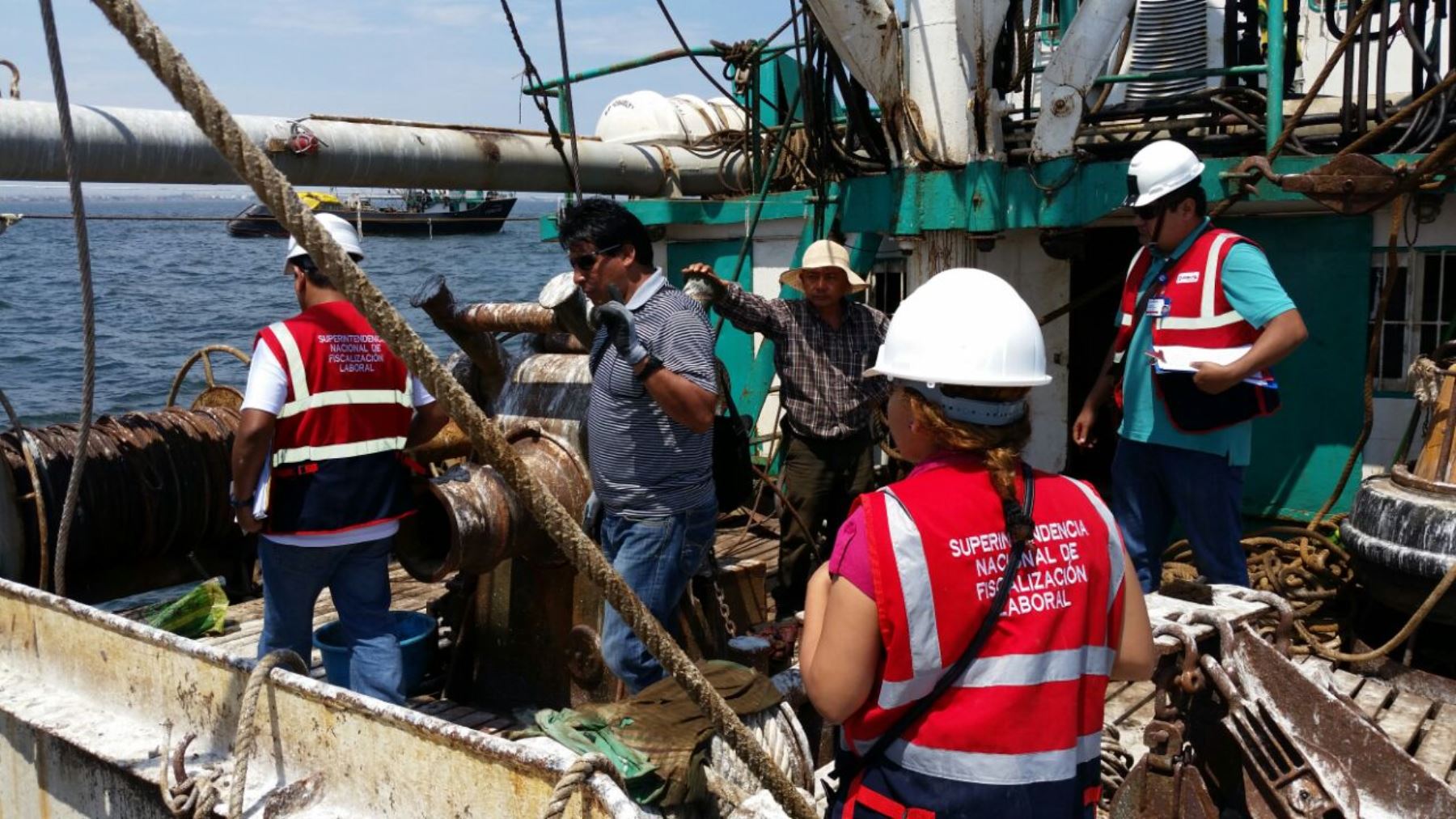 Sunafil inspeccionan condiciones de seguridad en embarcaciones de Chimbote.
