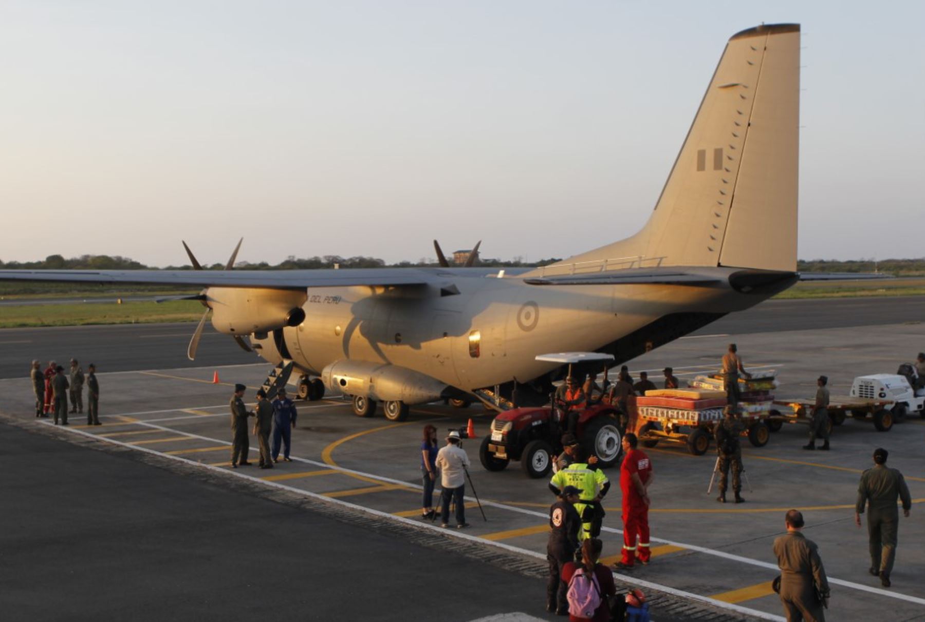 El Gobierno Peruano dispuso el envío de la aeronave C27J Spartan, para cumplir una misión de apoyo al Gobierno del Ecuador. Foto: Ministerio de Defensa/ Humberto Zarate