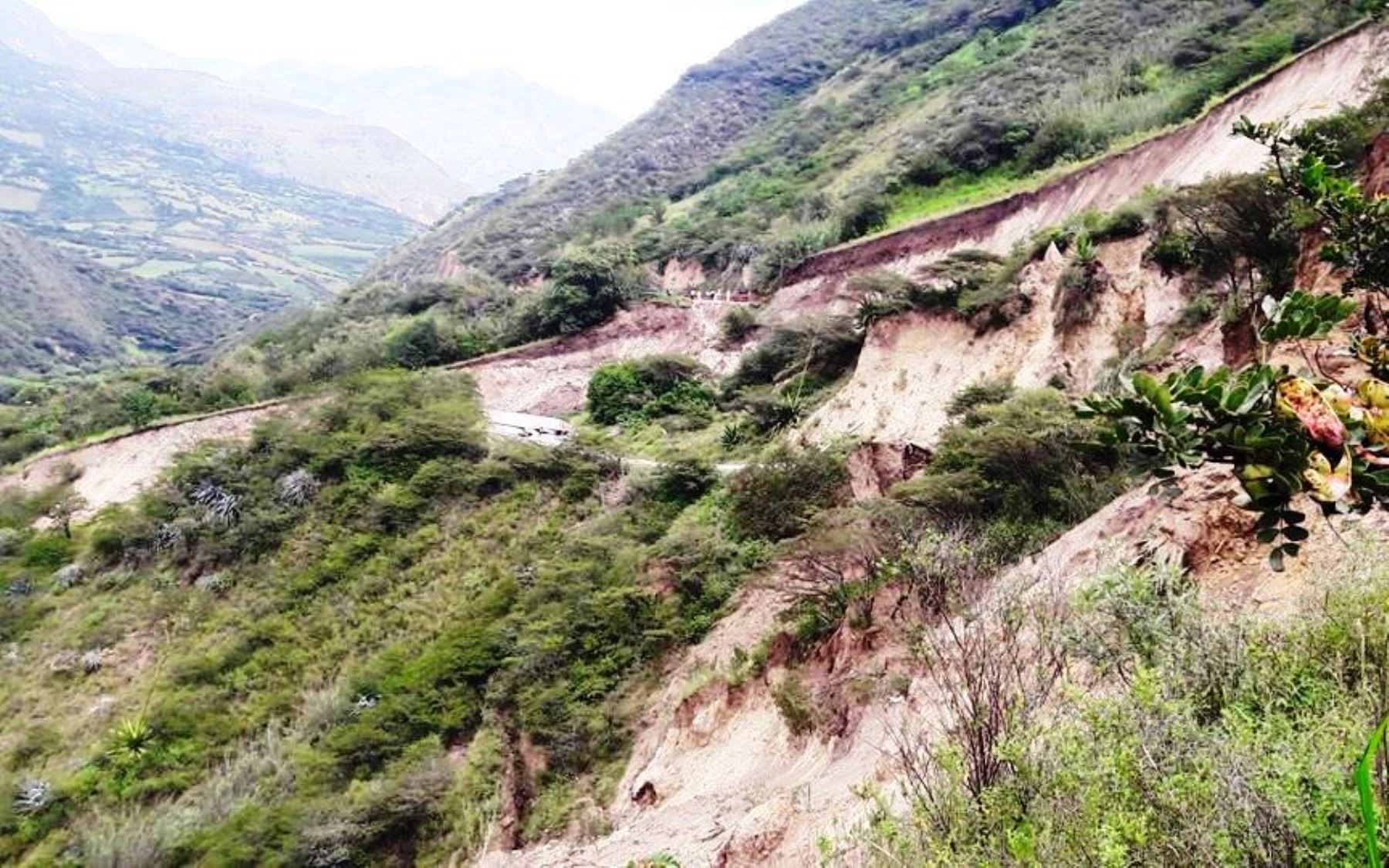 Falla geológica interrumpe tránsito en la carretera Cajamarca-Ciudad de Dios. ANDINA/Eduard Lozano