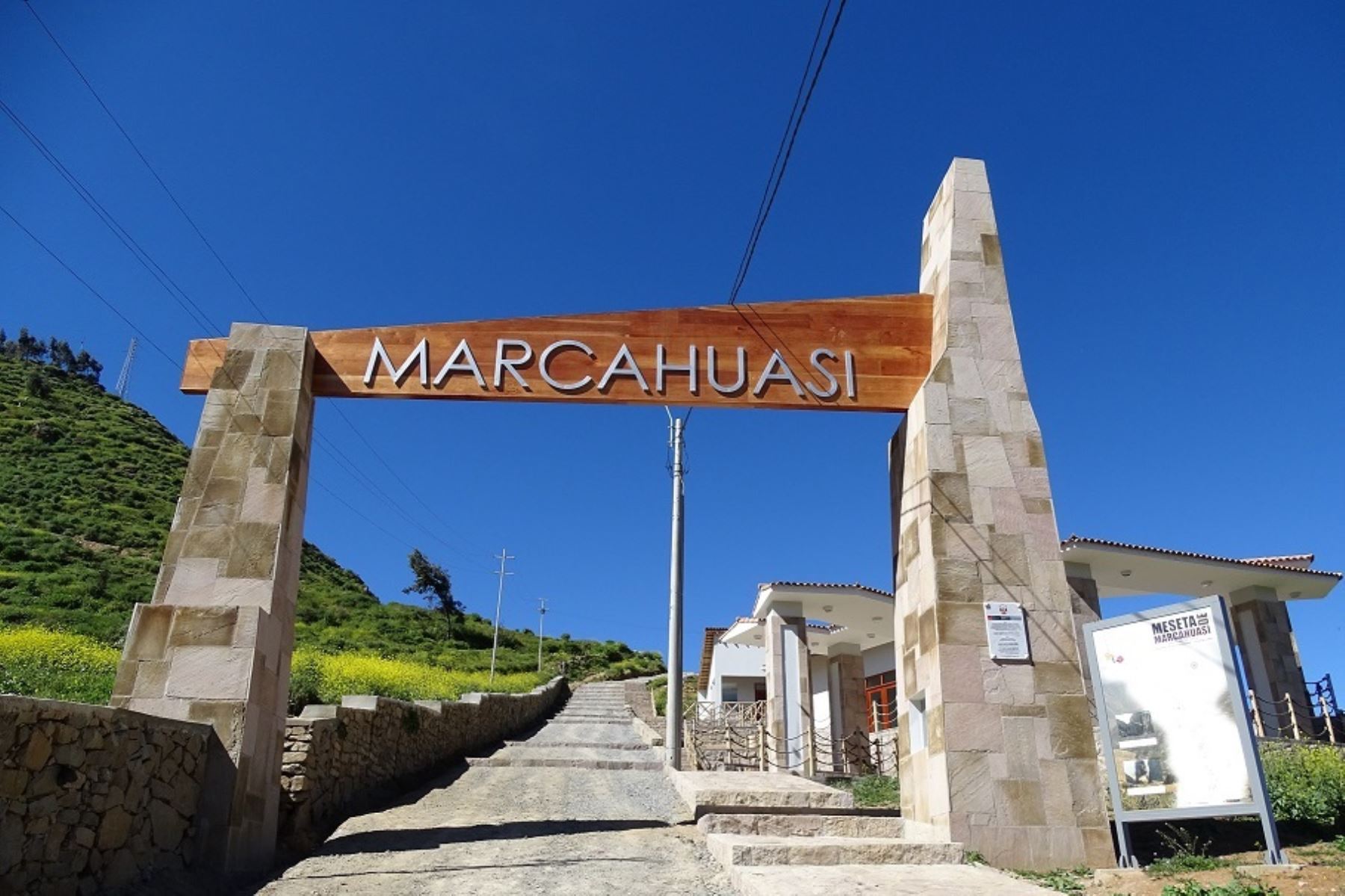 Portal de ingreso a la meseta de Marcahuasi, donde destacan su bosque de piedras con formas de animales y rostros humanos, en la provincia limeña de Huarochirí. ANDINA/Difusión