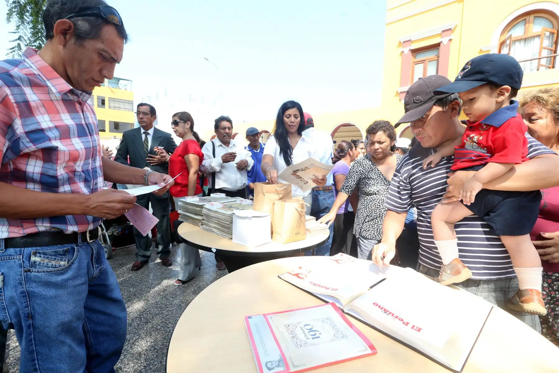 CAÑETE, LIMA,-ABRIL 28. Exposición del diario el Peruano en la ciudad de Cañete Foto: ANDINA/Vidal Tarqui