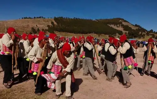 Con danza Chiriwanos se anunció festividad de la Santísima Cruz de Mayo en la provincia de Huancané, en Puno. ANDINA