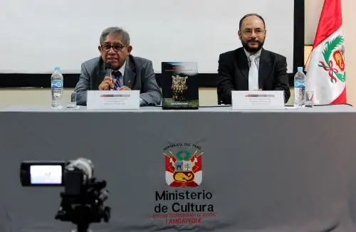 Hay hipótesis de trabajo que permiten sostener que Sipán tiene tres etapas: La Temprana, La Moche Medio que es la de apogeo y culmina con el Señor de Sipán en el año 680 después de Cristo.