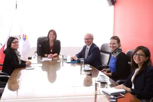 Ministra de Desarrollo e Inclusión Social (Midis), Paola Bustamante, se reunió con el director del programa Alianzas para la Protección Social, de la Agencia de Cooperación Alemana-GIZ, Christof Kersting, calificó de innovador que desde el Estado peruano se trabaje en la obtención de certificados de calidad ISO 9001 en sus programas sociales.