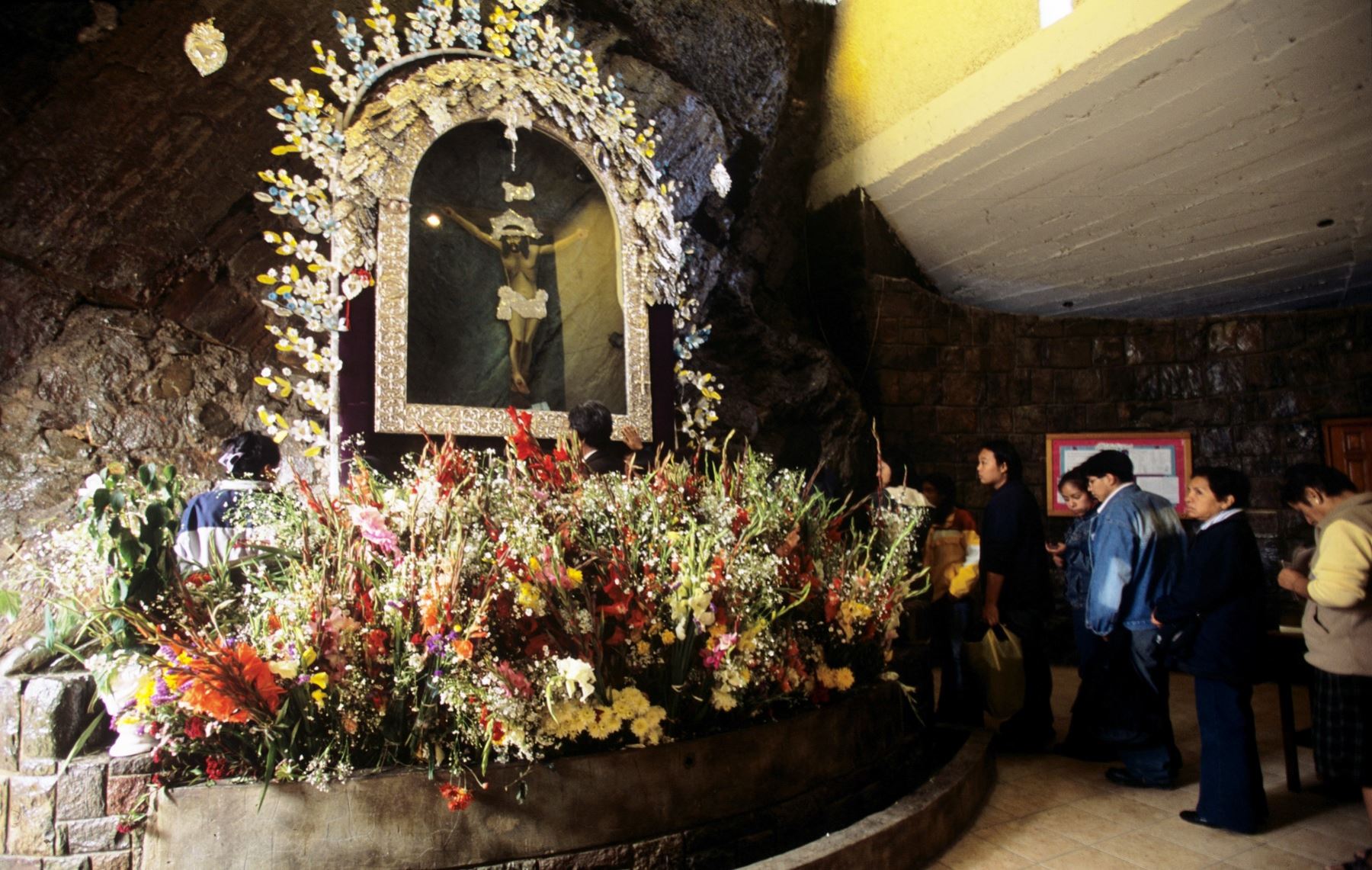 La festividad del Señor de Muruhuay se celebra cada 3 de mayo en el distrito de Acobamba, provincia de Tarma, región Junín. Congrega a una multitud de fieles y turistas atraídos por una de las celebraciones religiosas más emblemáticas del Perú, motivo por el que fue declarada Patrimonio Cultural de la Nación. ANDINA/archivo
