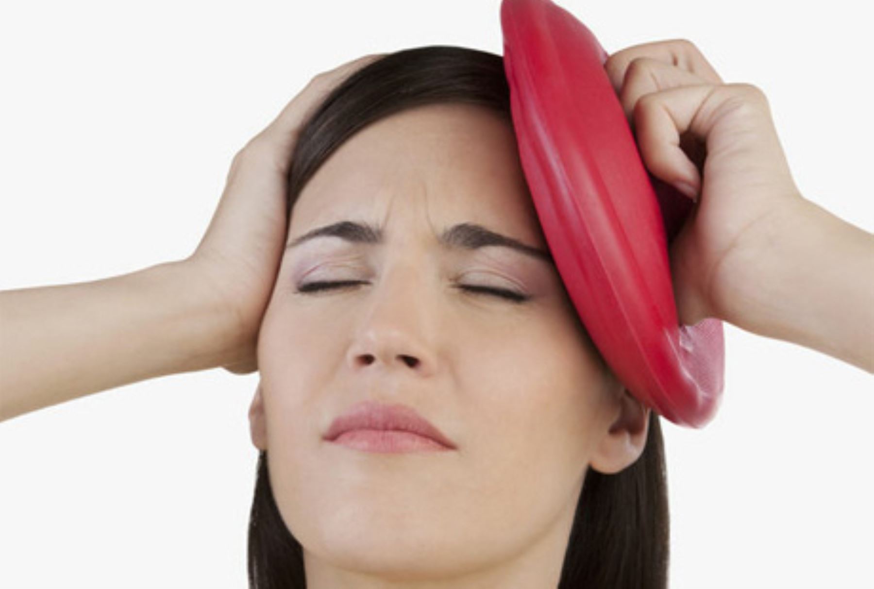 Estrés y contracturas son las principales causas de los dolores de cefalea. Foto: Internet