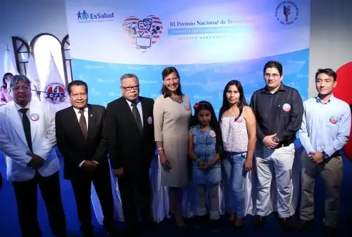 24/05/2016   LIMA PERÚ, MAYO 24. La Presidenta Ejecutiva de EsSalud, Virginia Baffigo junto al Decano del Colegio de Periodistas, Max Obregon Rossi, convocan al concurso: "Premio Periodistico por fomento de la Donación de Organos, Augusto Hernandez Mendoza". Foto: ANDINA/Melina Mejía