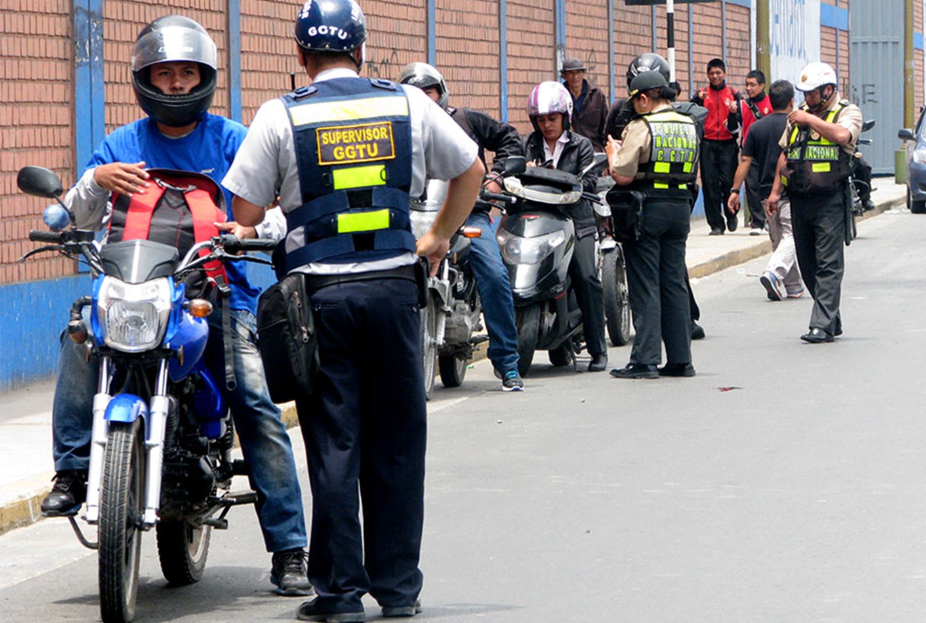 Motociclistas fueron intervenidos por Policía.