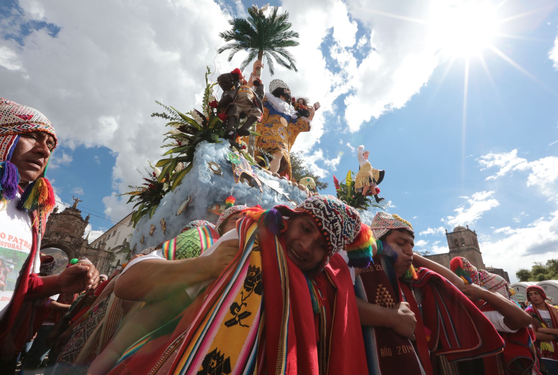 CUZCO- PERU, MAYO 25. Celebración con la llegada de las procesiones a la catedral del Cuzco por el Corpus Christi. Foto: ANDINA/Carlos Lezama