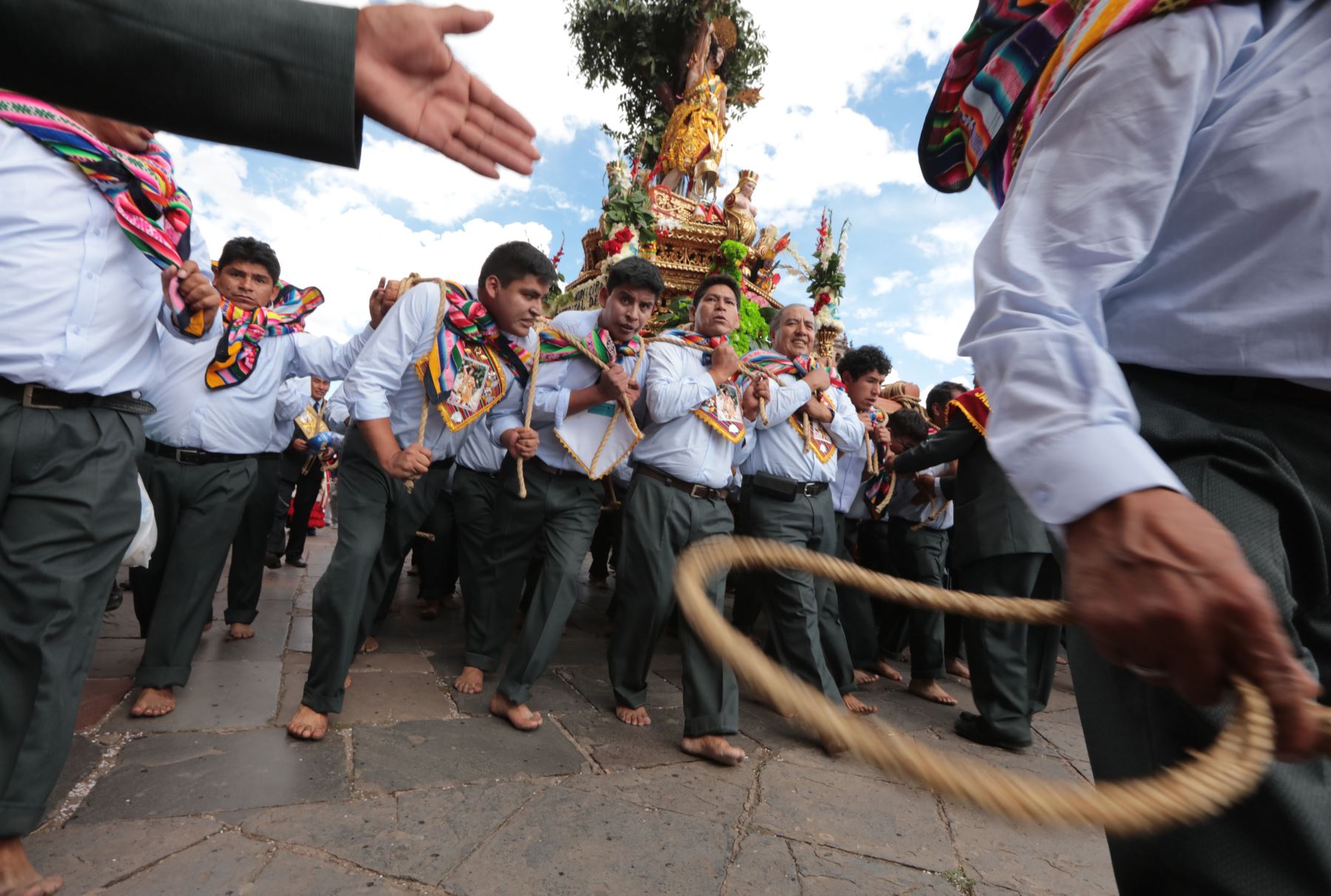 CUZCO- PERÚ, MAYO 25. Celebración con la llegada de las procesiones a la catedral del Cuzco por el Corpus Christi. Foto: ANDINA/Carlos Lezama