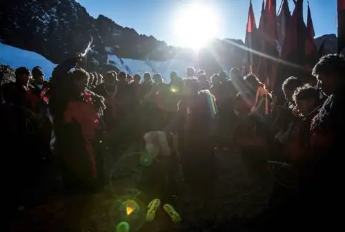 El Señor Qoyllur Riti se despide del nevado Colque Punku por deshielo. Foto: ANDINA/ Carlos Lezama