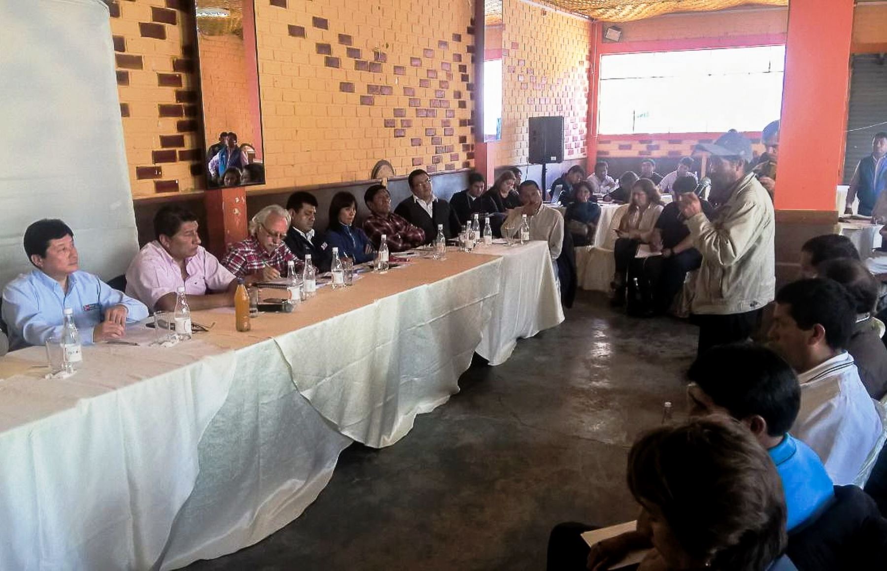 Ejecutivo y autoridades de Bambamarca suspenden paro y acuerdan seguir con remediación ambiental