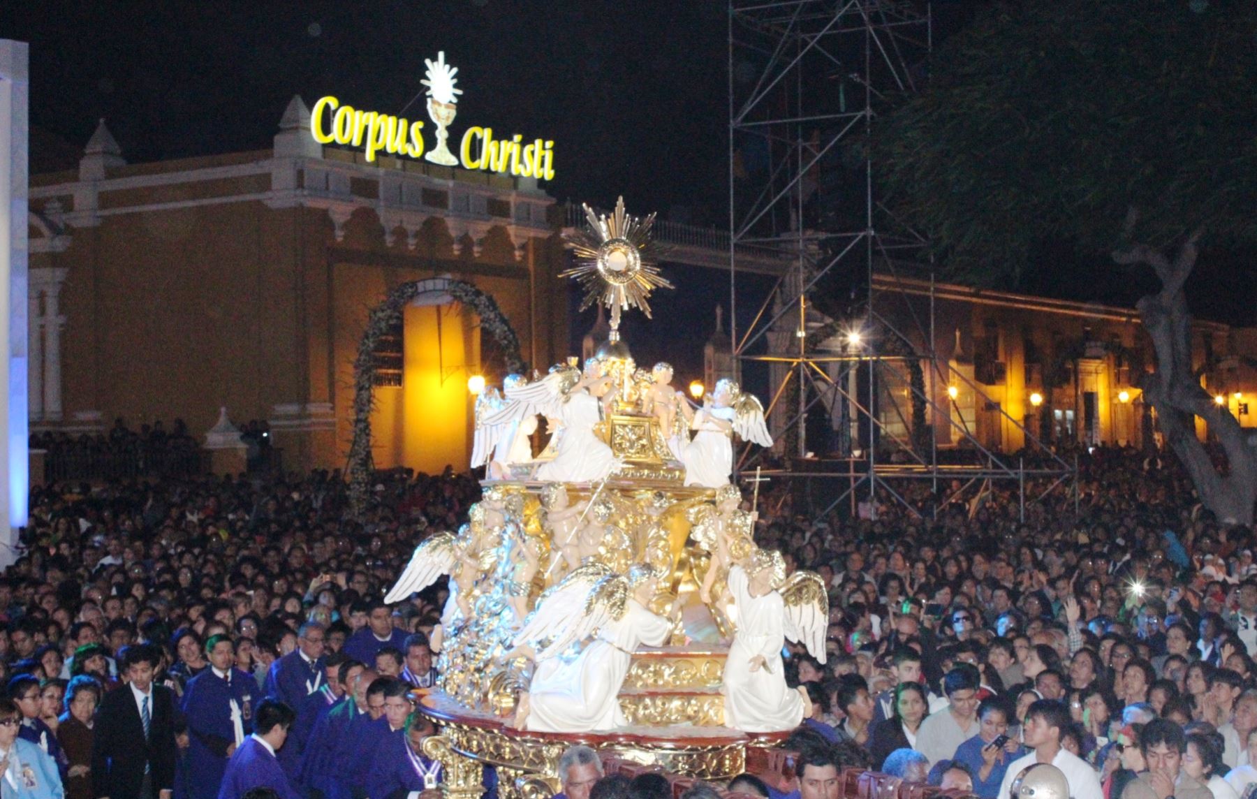 Trujillanos participaron de procesión del Corpus Christi. ANDINA