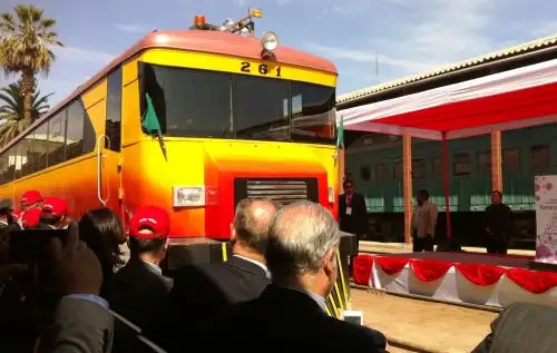 El histórico Ferrocarril Tacna-Arica reinició hoy su funcionamiento con un viaje inaugural.