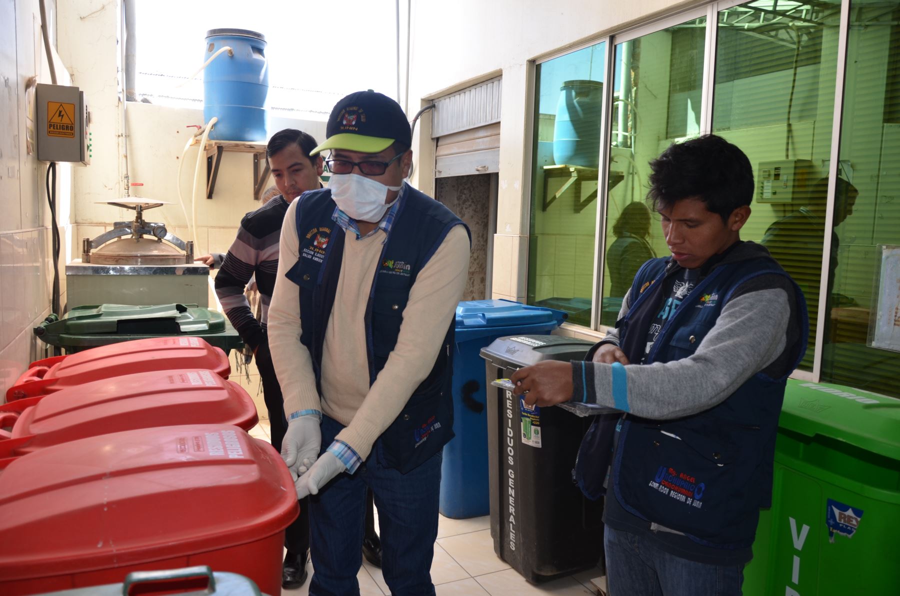 Diresa Junín inspecciona manejo de residuos sólidos en clínicas.