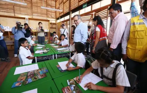 Ministro de Educación, Jaime Saavedra, supervisa los avances de escuelas intervenidas con Plan Selva en Rioja, en San Martín.