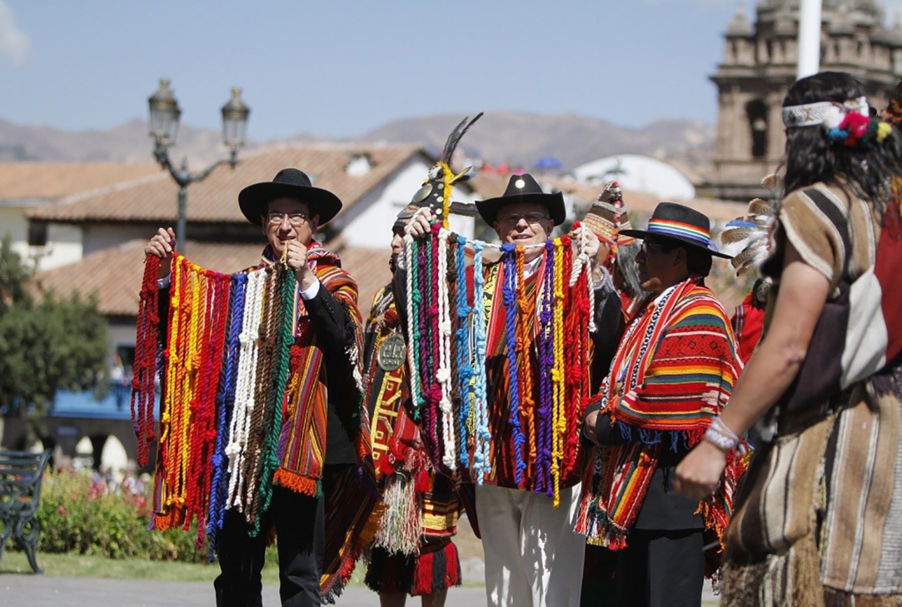 Pedro Pablo Kuczynkis participa en ceremonia del Inti Raymi. 

Foto:ANDINA/ Percy Hurtado