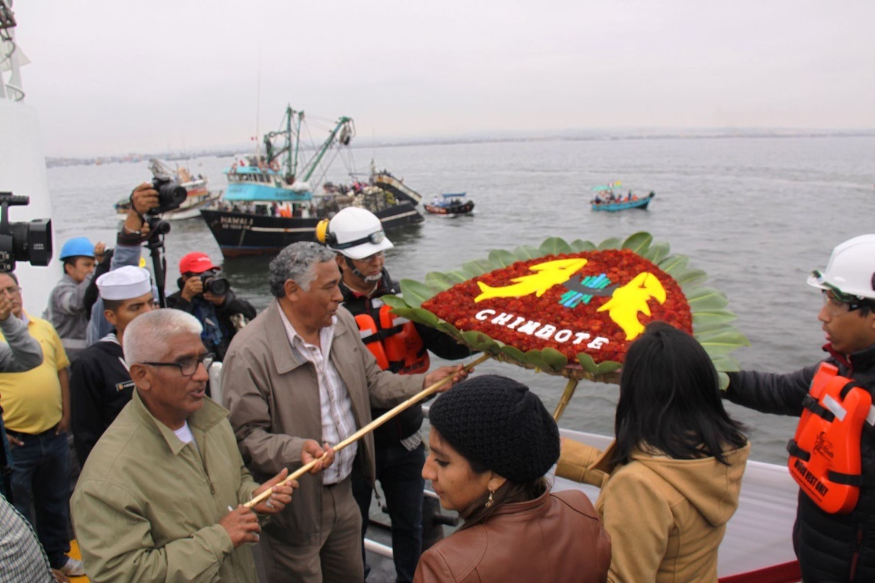 Diversas instituciones participaron en homenaje a San Pedrito, patrono de los pescadores de Chimbote. ANDINA