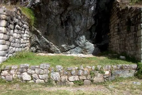 Zona donde existen pinturas rupestres en Machu Picchu.