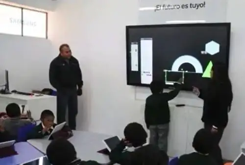 El colegio Sarpane del distrito de Orcopampa, en la provincia de Castilla, fue premiado con un “aula inteligente” o smart school, al obtener el primer lugar en el concurso nacional “Soluciones para el Futuro 2015” con un proyecto innovador sobre cultivo de vegetales en zonas altoandinas.